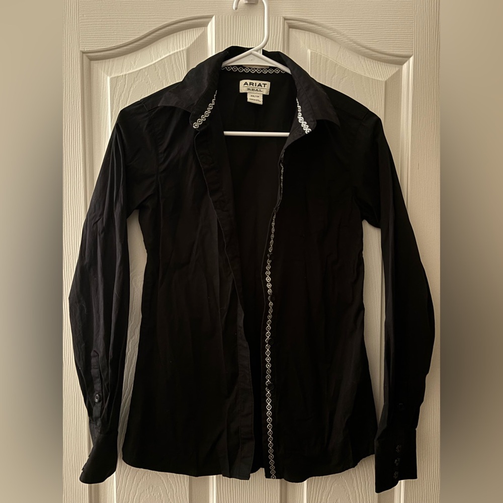 NWOT Ariat XS fitted black button down